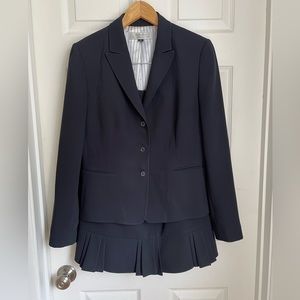 TAHARI TWO PIECE SUIT